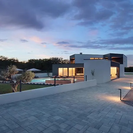 Luxury H2, Total Peace, Quiet And Privacy Stalije